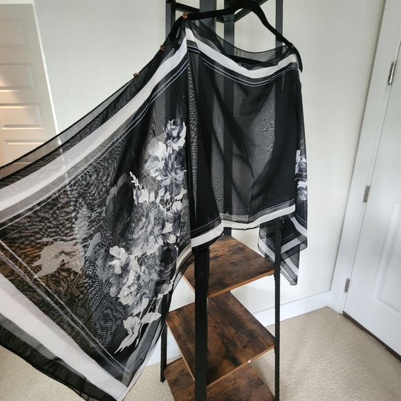 Black Wrap - Picture 3 of 9